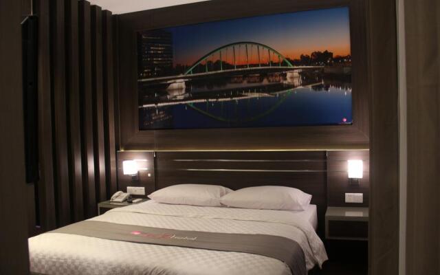 Neotel Hotel City Centre