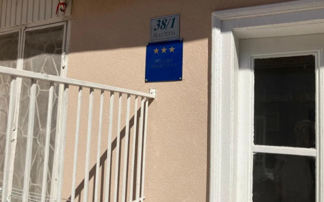 VERY CLOSE Studio Apartment
