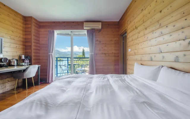 Bishui Shanju Lakeside B&B