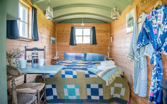 Abbey Shepherds Hut, Eye