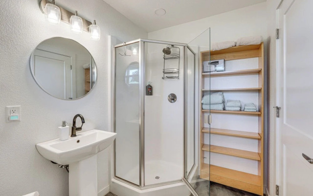 Welcoming Grants Pass Retreat - Walk to Park!