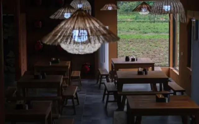 Longmen Inn (Moon Moon Bay Scenic Area Branch)