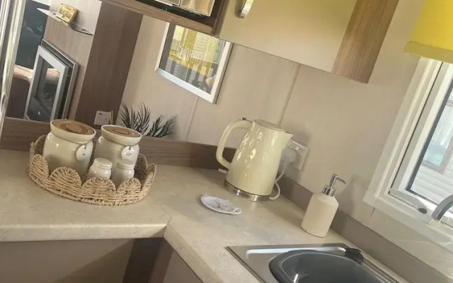 Seaside Escape - Cayton Bay Cabin