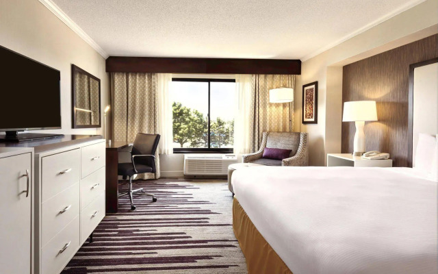 DoubleTree by Hilton Milwaukee - Brookfield