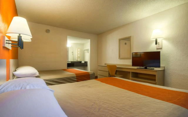Motel 6 Rancho Mirage, CA - Palm Springs