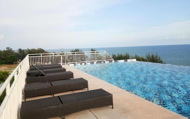 Grand Beach CondoB35 by malai