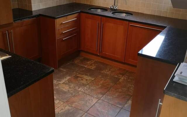 Spacious and Homely 3 Bedroom Clifton Flat