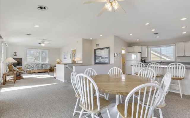 16B Read Street by Long & Foster