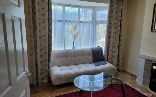 Bright & Homely Apartment