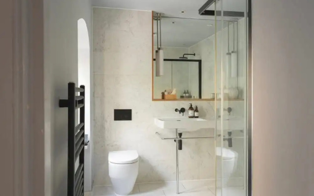 St Catherine s Hospital - Deluxe Apartment