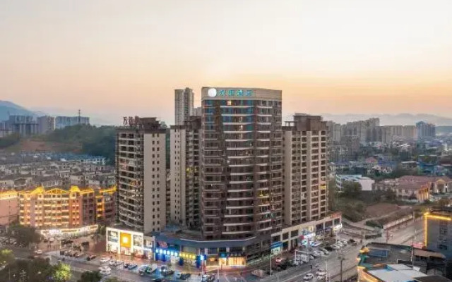 HanTing Hotel (Pingxiang Luxi Jinding Avenue Manshiqu)