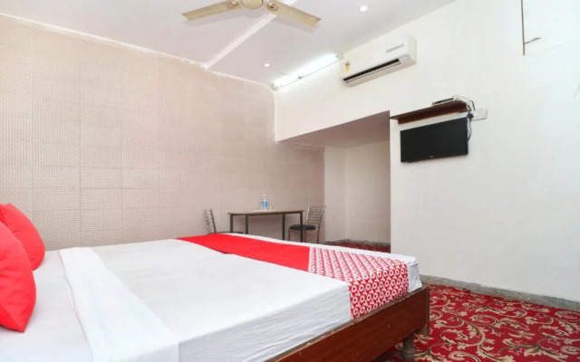 Hotel Rr Villa By OYO Rooms