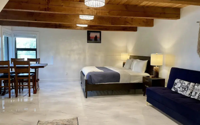 Little Bear Garden View Jean Marie Suite