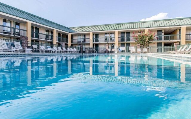 Days Inn by Wyndham Hinesville Near Fort Stewart