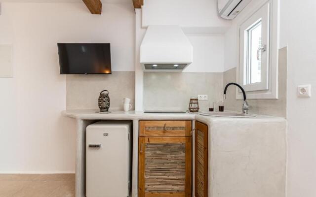 White Luxurious Apartment I
