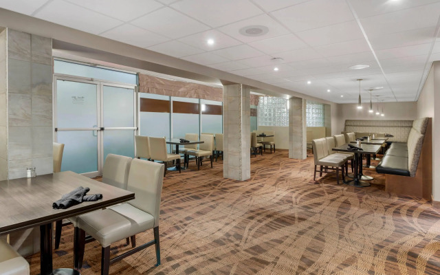 Clarion Hotel & Suites