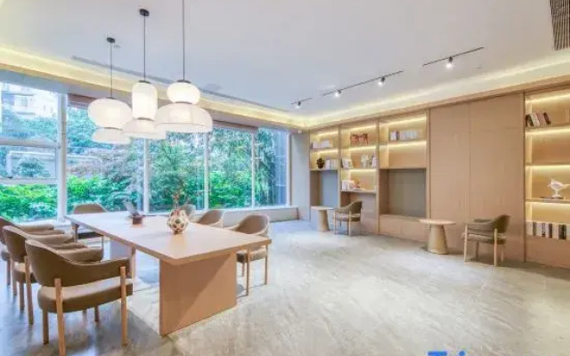 Lushang Hotel (Changsha Wuyi Square Houjiatang Subway Station Branch)