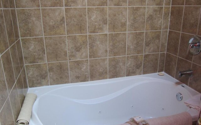 Whispering Waves Cottages