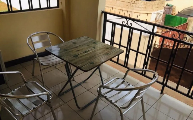 Room in B&B - Double Room With Balcony in the Heart of Accra