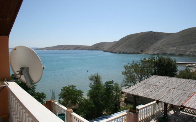 Sandy beach - afordable with parking - A4-19(4)