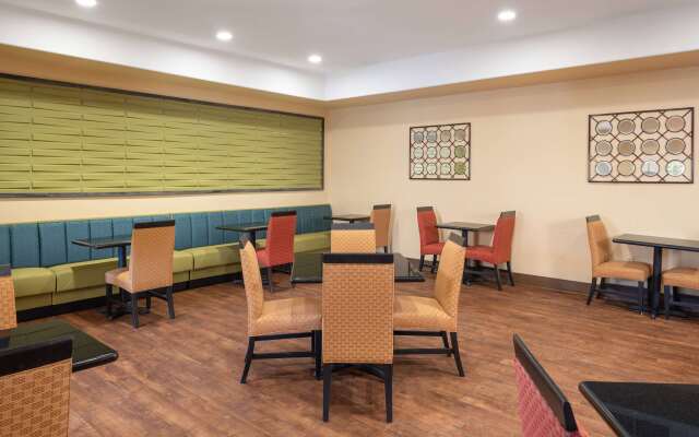 La Quinta Inn & Suites by Wyndham Tucson - Reid Park