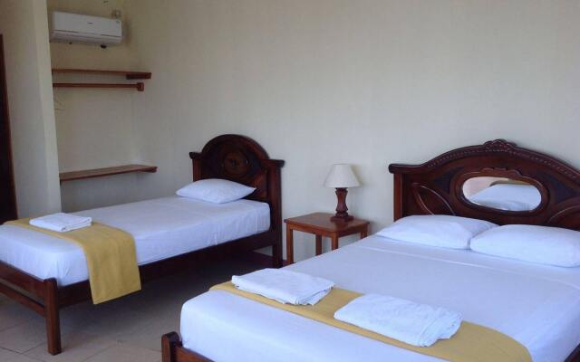 Gloria-Galápagos Inn