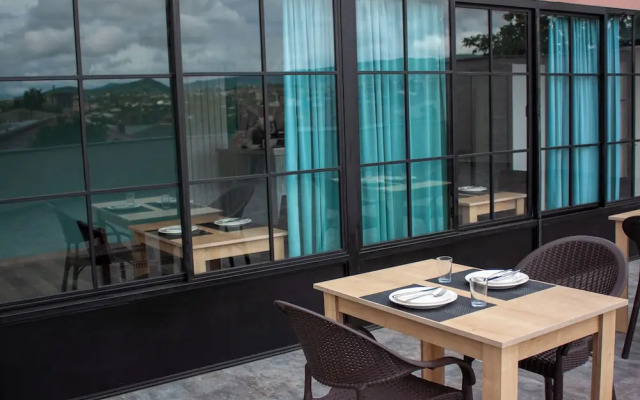 West Star Hotel