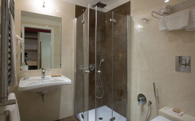 Floris Hotel
