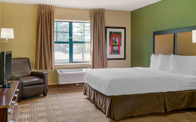 Extended Stay America Select Suites Chicago Naperville West