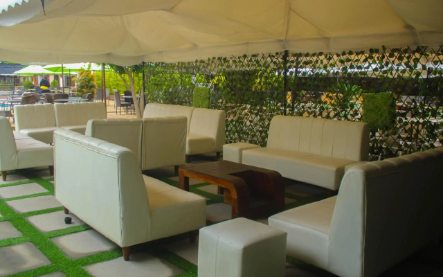 67 Airport Hotel