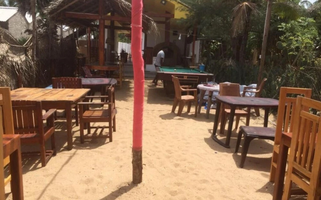 Mambo's Arugambay Hotel