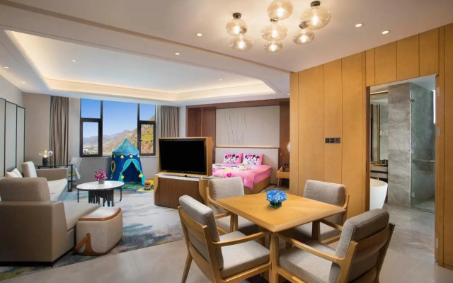 Hilton Garden Inn Nujiang