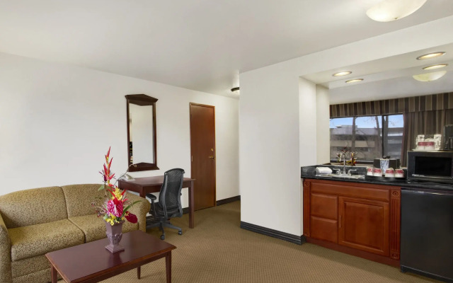 Ramada by Wyndham Tukwila Southcenter