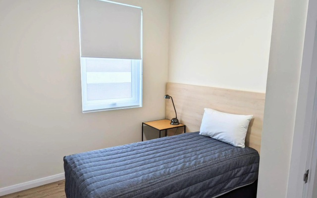 Mayfair Plaza Motel – Guest Rooms – Sandy Bay