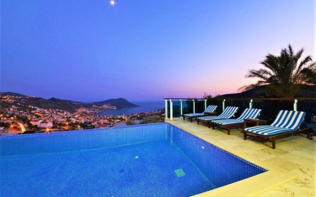 Villa Alfa by Akdenizvillam