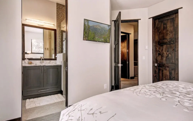 Spruce Ledge 4 Bedrooms 4.5 Bathrooms Townhouse