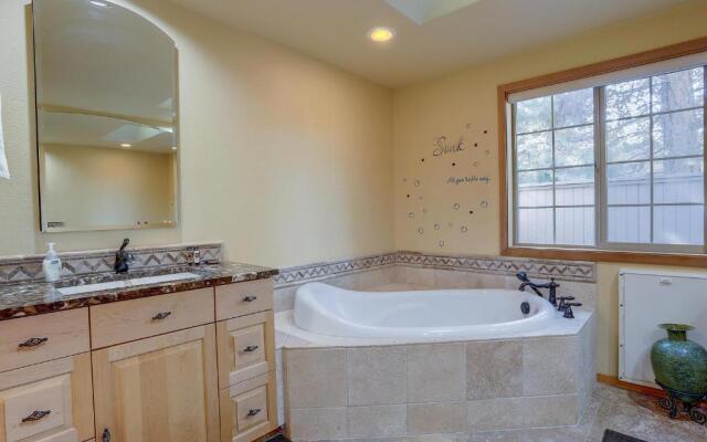 13 Ollalie-Great Yard-3BR/3BA