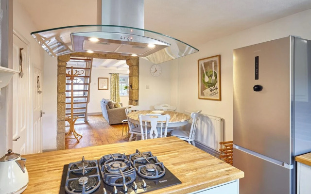 Host Stay Green Willow