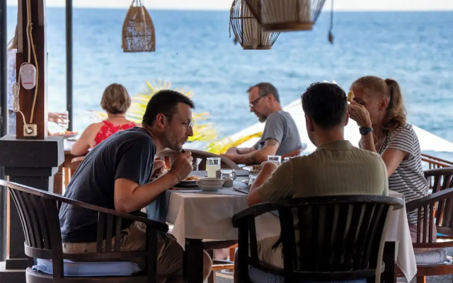 Amed Cafe & Hotel Kebun Wayan