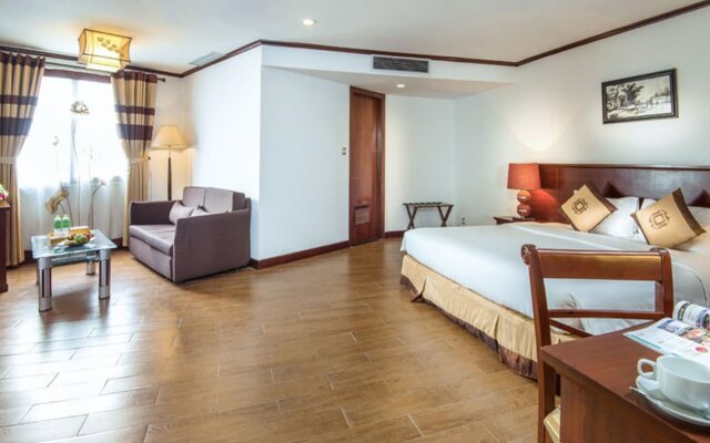 May De Ville Corner Hotel