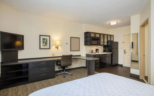 Candlewood Suites Kansas City-Overland Park