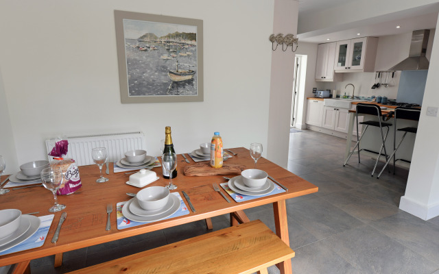 Valley Retreat - Peaceful Location Walk to Beach Parking
