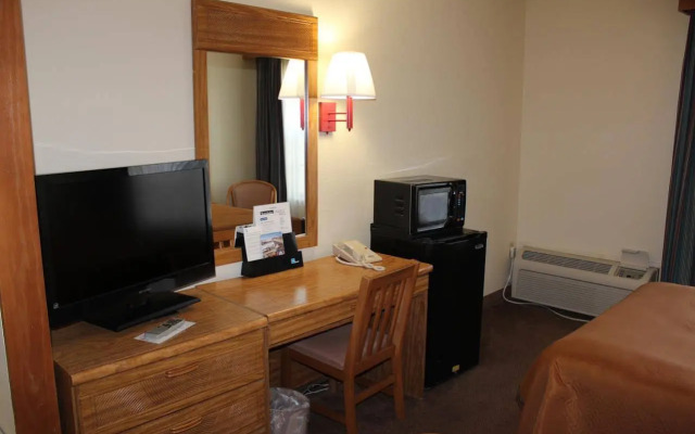 Travelodge by Wyndham Perry National Fairgrounds Area I-75