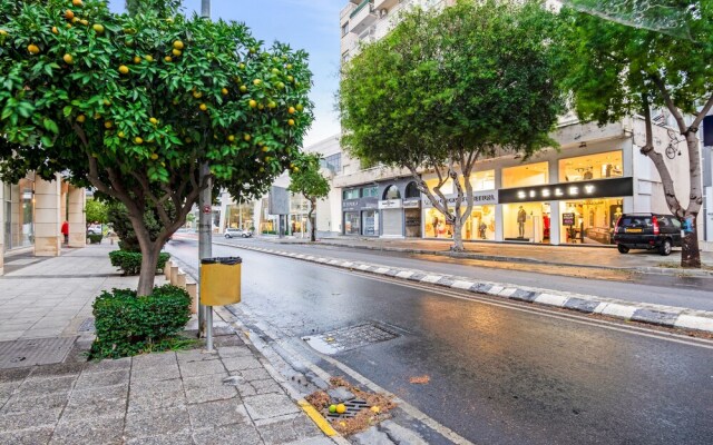 Sanders Premier - Lovely 2 bdr apt With Balcony