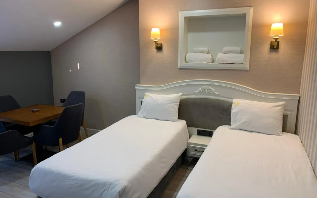 White Golden Suite Hotel