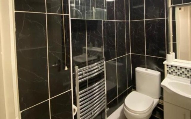 Room in Apartment - Normanton - Budget Double Room