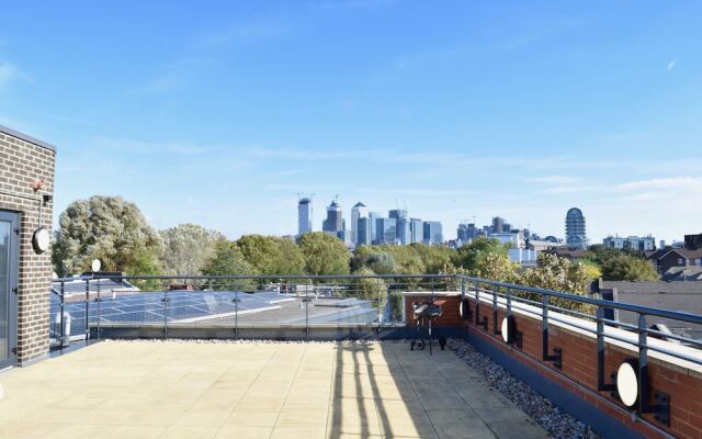 Homely 1 Bedroom Southwark Flat With Balcony