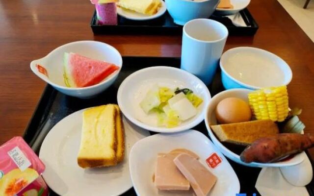 Haizhou Dongsha Holiday Apartment Hotel