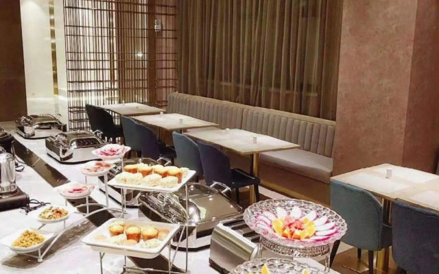 Orange Select Hotel(Shanghai National Exhibition and Convention Center Jiuting)