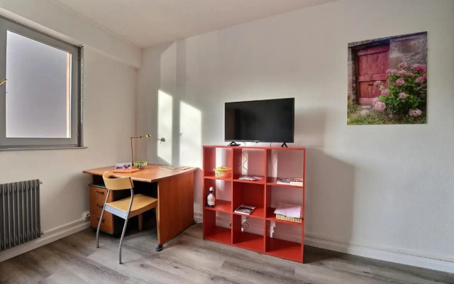"Urbaine Budget" Studio calme avec Parking